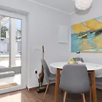 Ella - Swimming Pool, Garden, Baby Friendly Bast