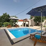 Ella - Swimming Pool, Garden, Baby Friendly ヴィラ Bast