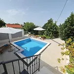 Ella - Swimming Pool, Garden, Baby Friendly *