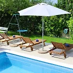 Ella - Swimming Pool, Garden, Baby Friendly
