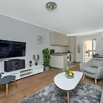 Ella - Swimming Pool, Garden, Baby Friendly * Bast
