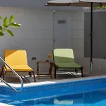 Ella - Swimming Pool, Garden, Baby Friendly *
