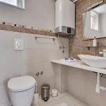 Ella - Swimming Pool, Garden, Baby Friendly Bast