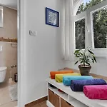 Ella - Swimming Pool, Garden, Baby Friendly
