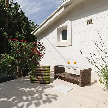 Ella - Swimming Pool, Garden, Baby Friendly *